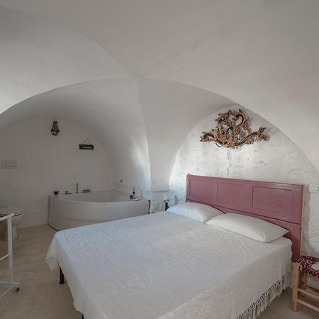 Casalice - Tradizione E Comfort A Остуні Екстер'єр фото